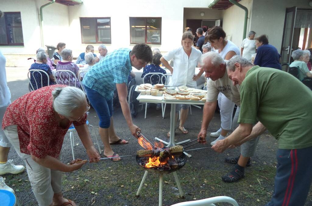 SZALONNASÜTÉS A GONDOZÁSI KÖZPONTBAN