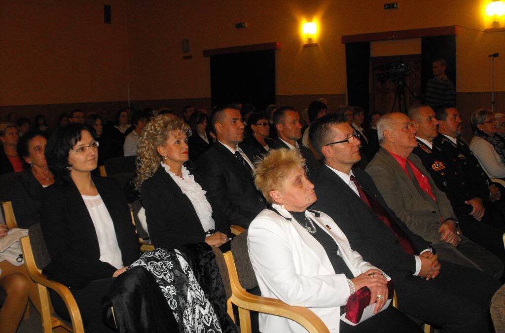 ÜNNEPI MEGEMLÉKEZÉS ENCSEN
