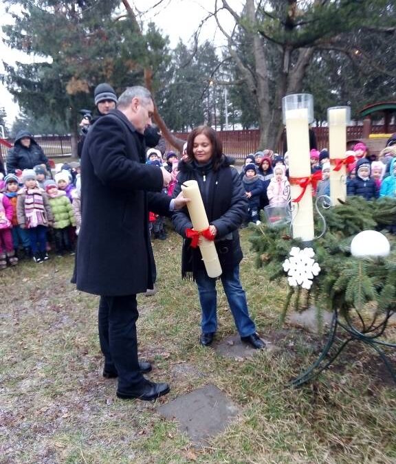 A POLGÁRMESTER ÉS A JEGYZŐ GYÚJTOTTA MEG A MÁSODIK GYERTYÁT