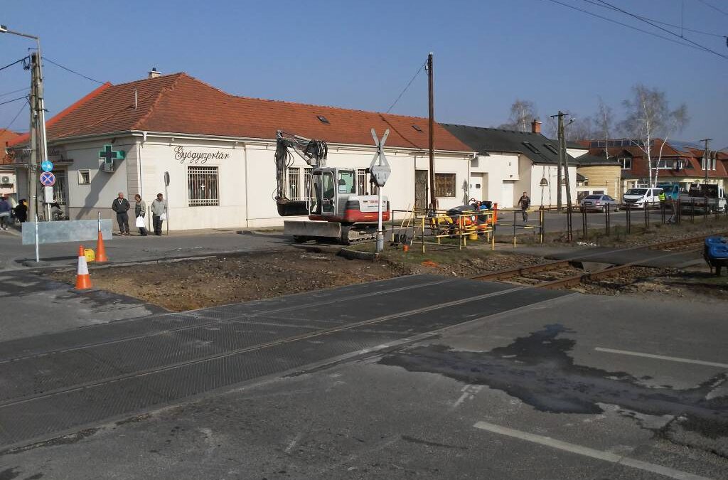 MEGÚJULT A VASÚTI ÁTJÁRÓ