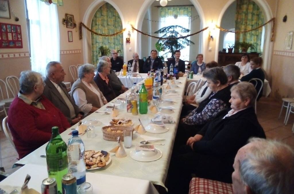 Ünnepség az abaújdevecseri nyugdíjasklubban