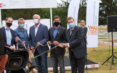 AZ USZODA ALAPKÖVÉNEK LETÉTELE