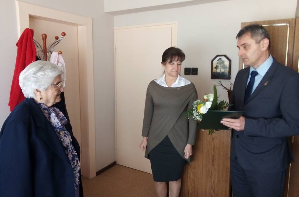 A NŐK KÖSZÖNTÉSE ENCSEN