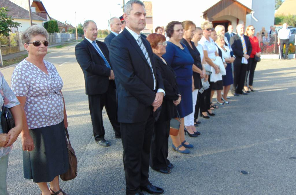 EMLÉKTÁBLA AVATÁS FÜGÖDÖN