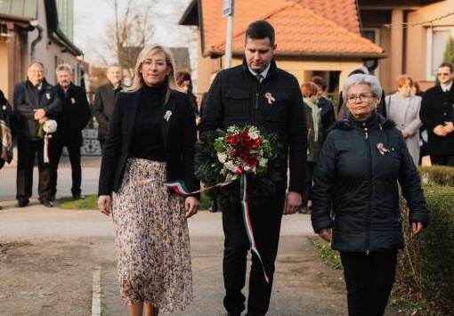 Koszorúzás nemzeti ünnepen